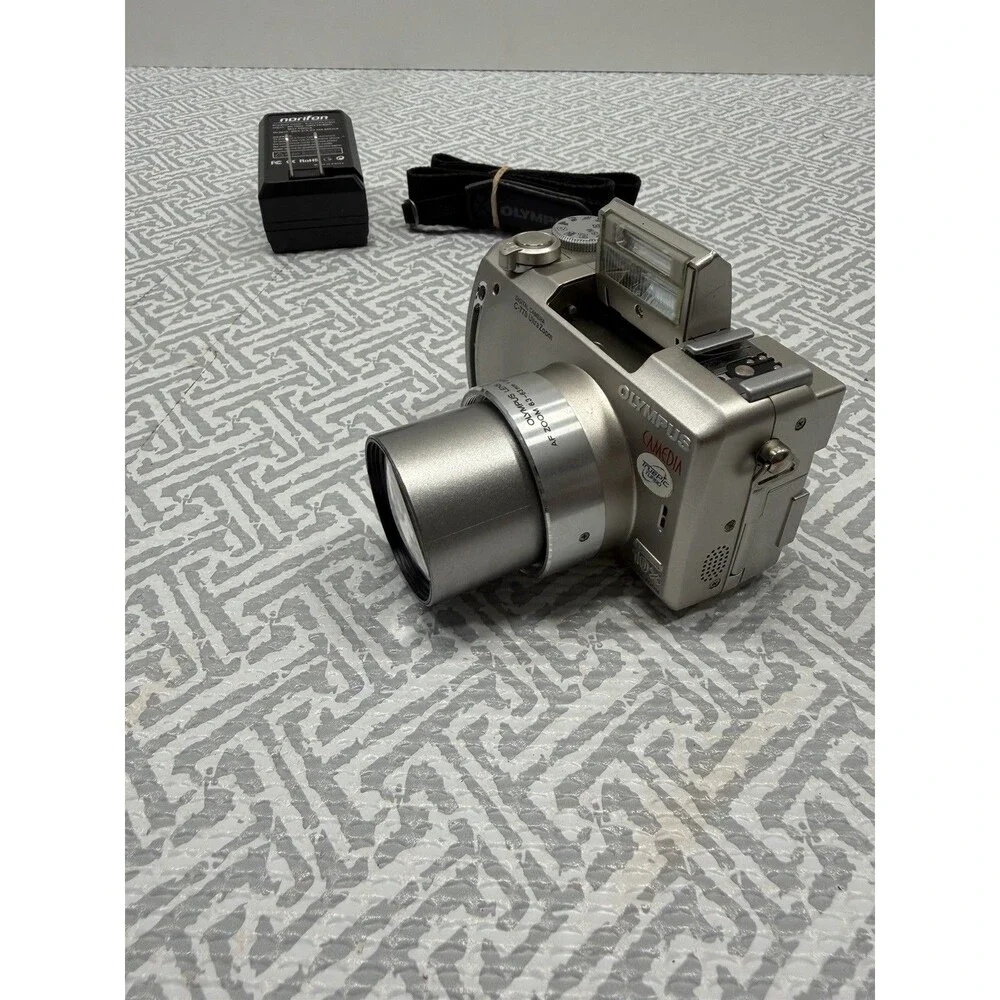 Vintage Olympus Camedia C-770 Ultra Zoom 4.0MP Digicam Bundle NEW BATTERY Bag